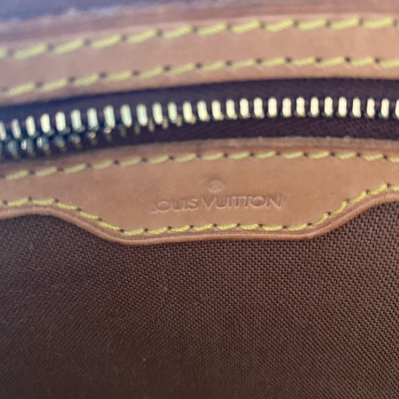 LOUIS VUITTON MESSENGER BAG - Picture 8 of 13